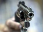 Muž po bitke v obchodnom centre vytiahol zbraň