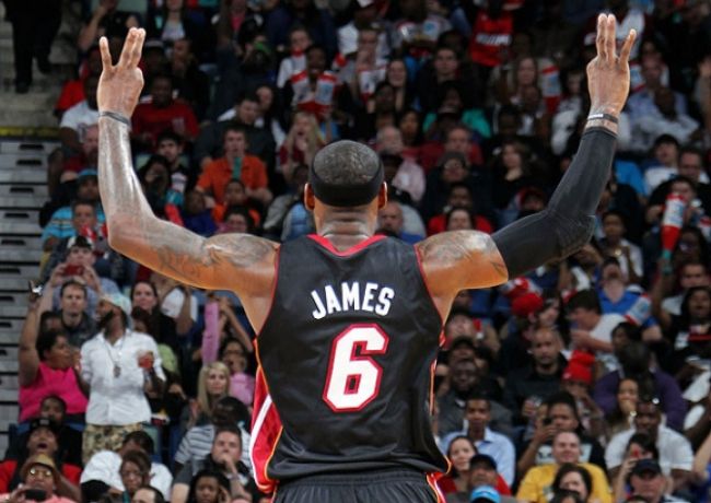 Video: LeBron James Miami príliš nepomohol, míňal kôš