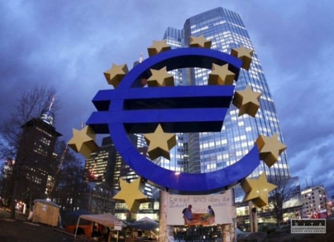 ECB odmieta ukončiť šetrenie, eurozóne to nepomôže