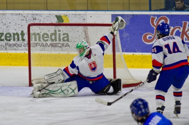 Hokejisti do 18 rokov vyhrali na MS prvý zápas o záchranu