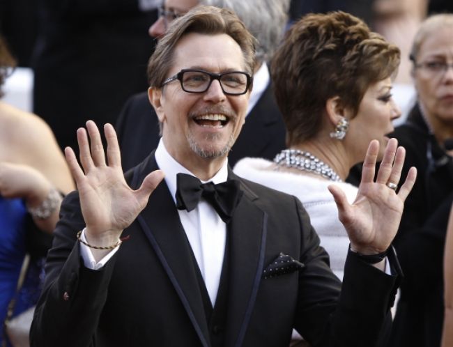 Gary Oldman sa objaví v novom klipe Davida Bowieho