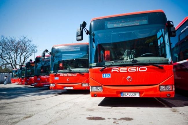 Obrazom: Bratislavská prímestská doprava má nové autobusy