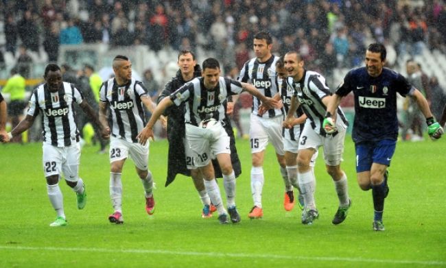 Juventus vyhral derby, AC Miláno a AS si zastrieľali