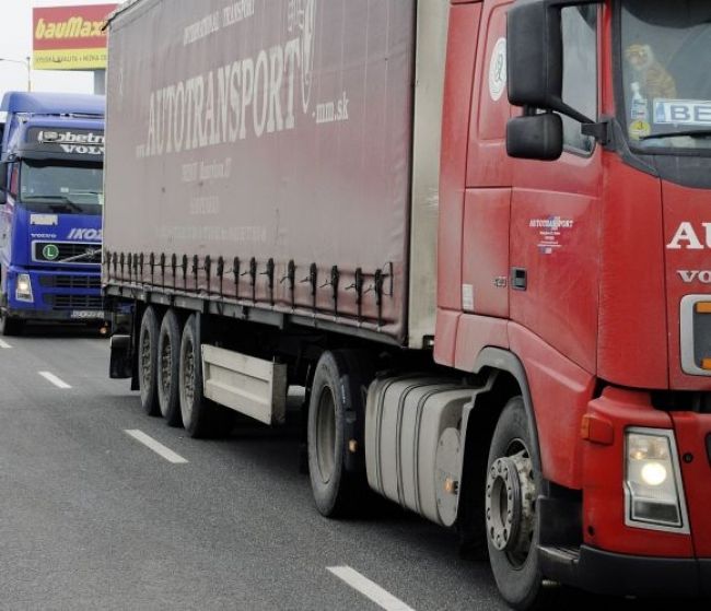 Polícia dala cez sviatky výnimku na dojazd pre nákladné autá