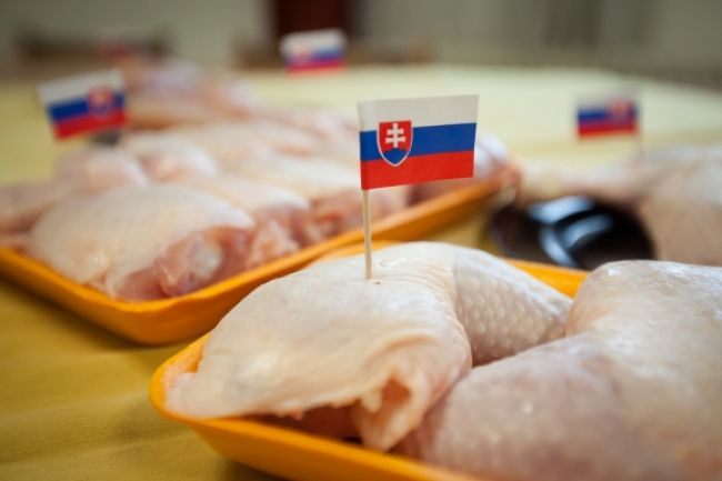 Slováci nekupujú viac domácich potravín, tvrdia hydinári