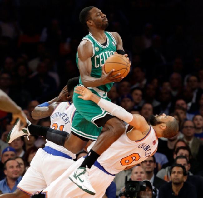 Boston i Houston si v NBA vynútili pokračovanie sérií