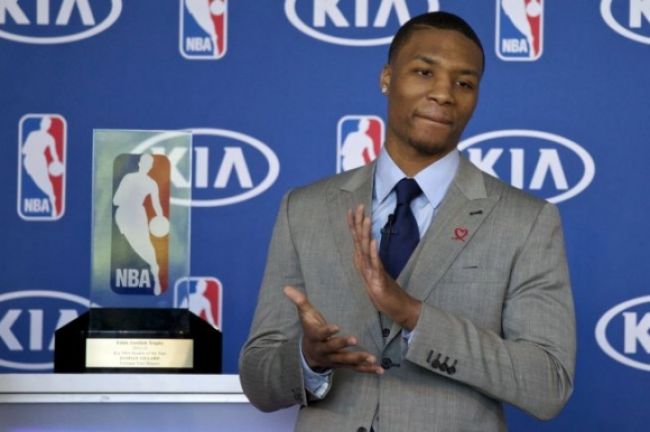 Najlepším nováčikom sezóny NBA sa jednomyseľne stal Lillard