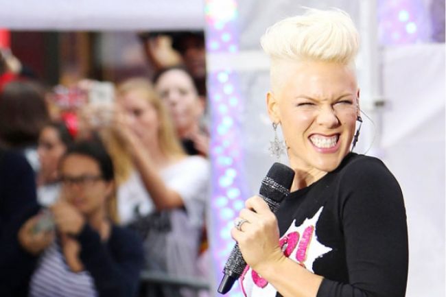 Pink sa opäť udržala na vrchole rebríčka Billboard Hot 100