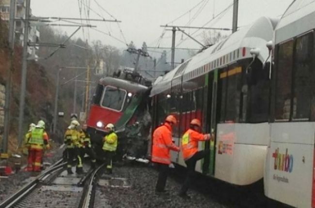 Zrážka vlakov v Belehrade, nehoda si vyžiadala 22 zranených