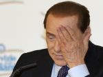 Taliansky expremiér Berlusconi dostal náboje a biely prášok