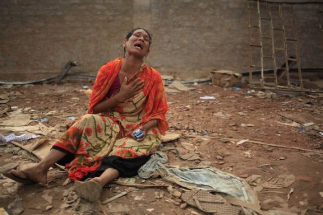 V ruinách textilky v Bangladéši našli už 700 mŕtvych