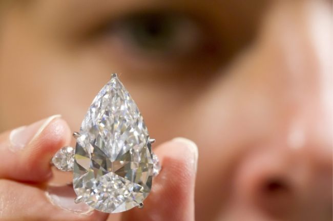Mega lúpež diamantov je vyriešená, polícia zatkla 31 ľudí