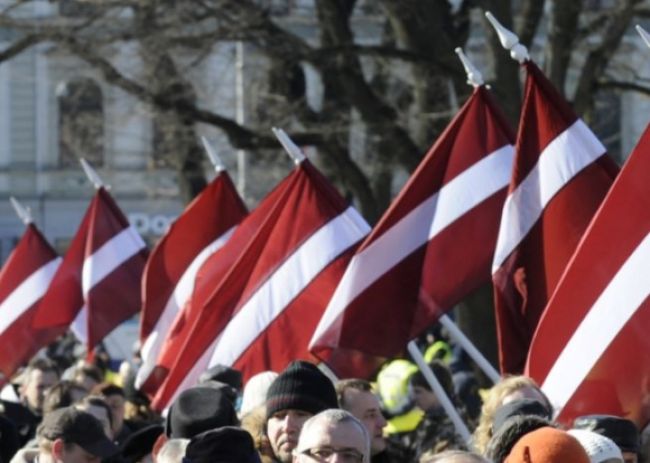 Agentúra Fitch verí, že Lotyšsko pozvú do eurozóny