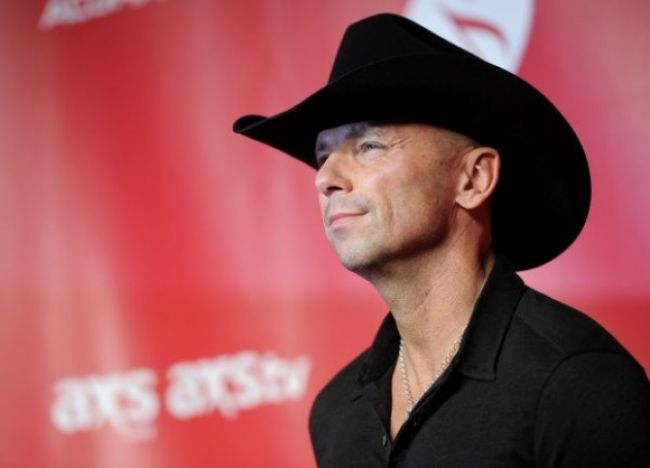 Country spevák Kenny Chesney ovládol albumový rebríček