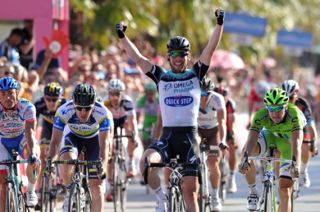 Video: Cavendish skvelým finišom vyhral šiestu etapu na Gire
