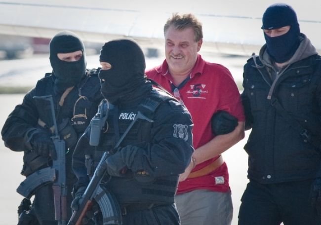 Obvinený z vraždy mafiána Viliam Mišenka zostáva vo väzbe