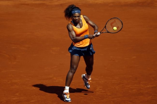 Serena Williamsová dostala v Madride 'kanára', ale postúpila