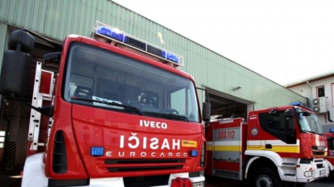 V Plaveckom Štvrtku bojujú hasiči s rozsiahlym požiarom