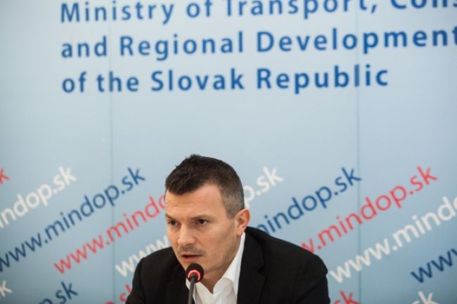 Minister Ján Počiatek stopol cestárom obstarávanie