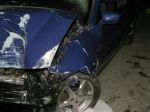 Opitá tínedžerka rozbila auto na betónovom múriku