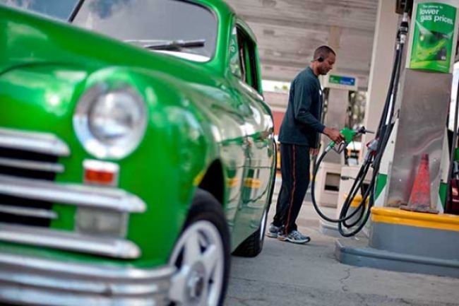 Slováci tankovali lacnejšie, ceny benzínov a nafty klesli
