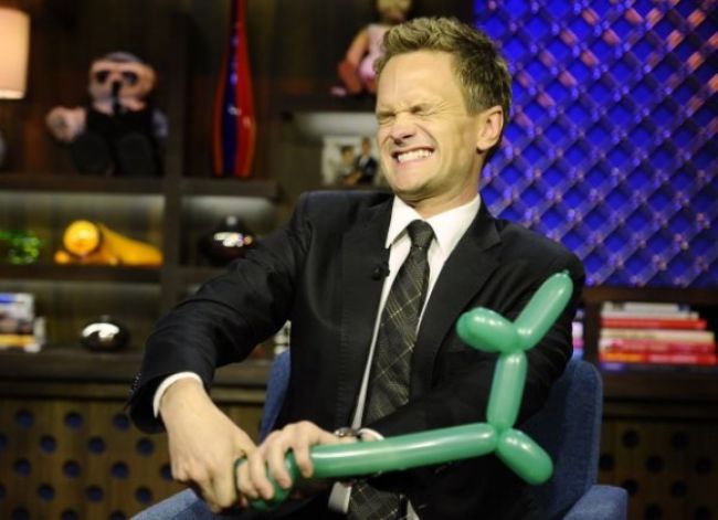 Neil Patrick Harris si zahrá vo westerne Setha MacFarlanea