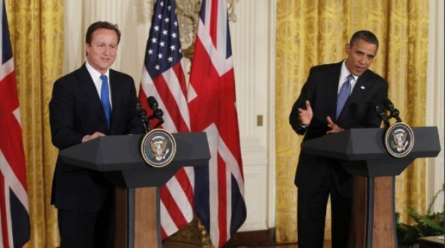 Barack Obama a David Cameron sa stretli v bielom dome