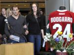 Pozostalí po útočníkovi Derekovi Boogaardovi žalujú NHL