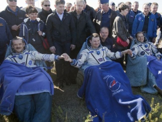 Trojica astronautov z ISS sa vrátila na Zem