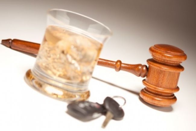 Alkohol za volantom trestajú najmä podmienkou
