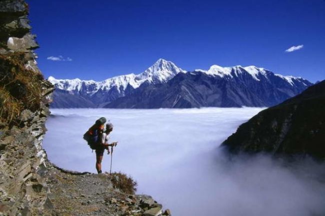 Horolezec sa na Evereste spojil s BBC, Nepál to odsudzuje