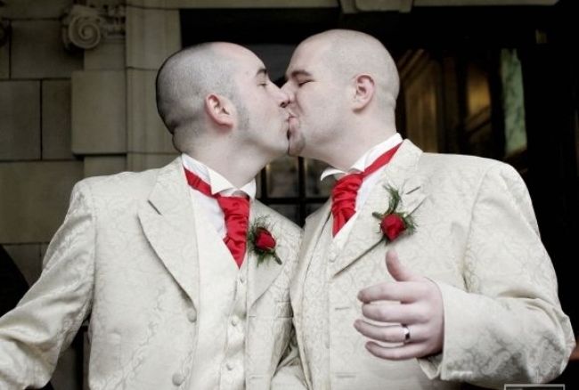 Homosexuálne manželstvá schválili už aj poslanci v Anglicku