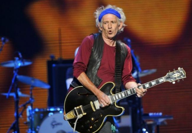 Keith Richards dlží za knihy vypožičané pred 50 rokmi