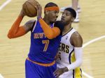 Carmelo Anthony hral počas play-off NBA s trhlinkou v ramene