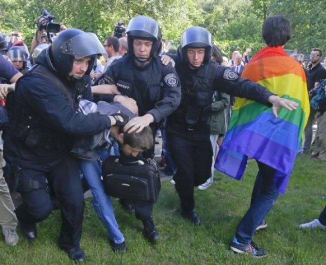 Homosexuáli pochodovali Kyjevom napriek hrozbám a zákazu