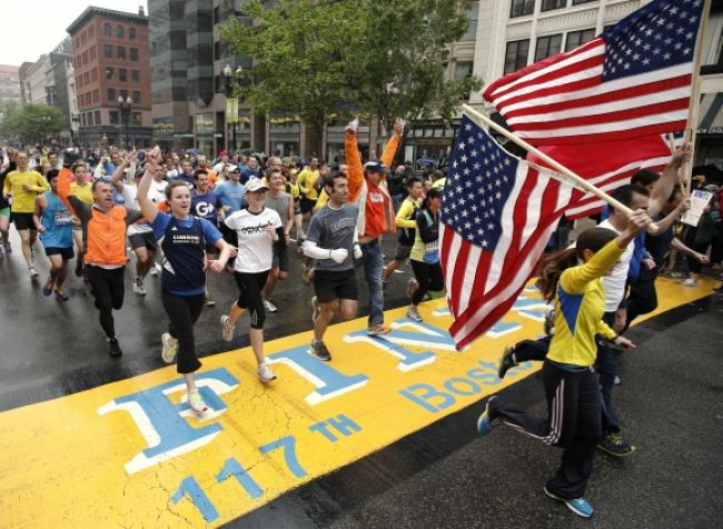 Tisíce dokončili maratón v Bostone, ktorý skončil tragicky
