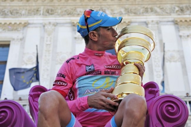 Na trón pre víťaza Giro d´Italia zasadol Vincenzo Nibali