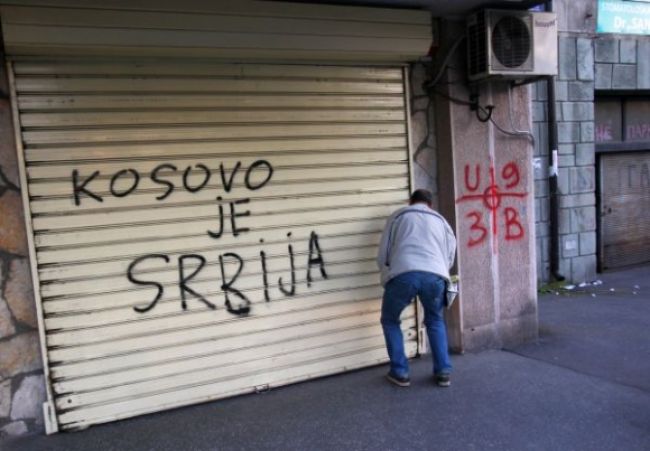 Srbská vláda definitívne schválila kľúčovú dohodu s Kosovom