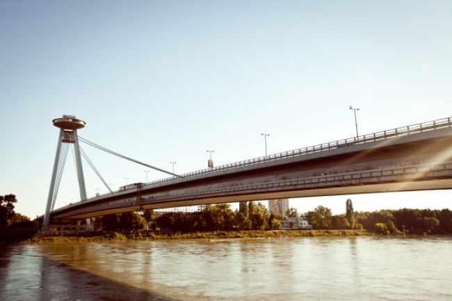 Mladíka brutálne napadli pod bratislavským mostom SNP