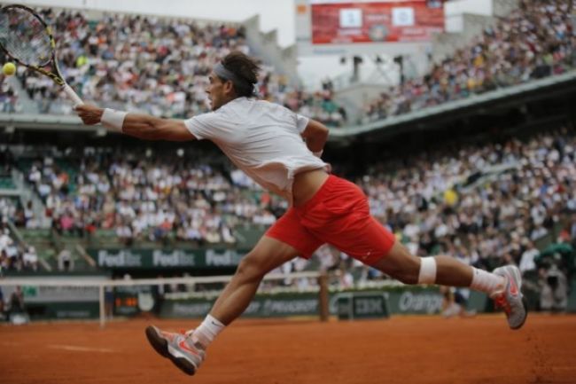 Rafael Nadal sa v Paríži potrápil, Monfils vyradil Berdycha