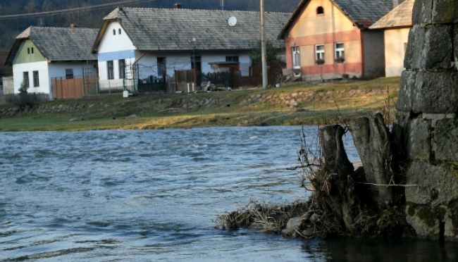 V Slatinke bolo rušno, posudzovali domy na odpis