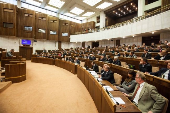 Parlament si uvedomuje stav nezamestnanosti na Slovensku