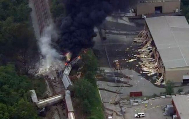 Video: V USA sa vykoľajil a následne vybuchol nákladný vlak