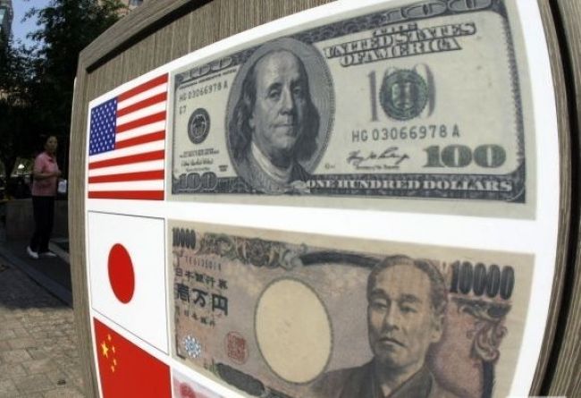 Dolár klesol voči jenu, franku aj oproti euru