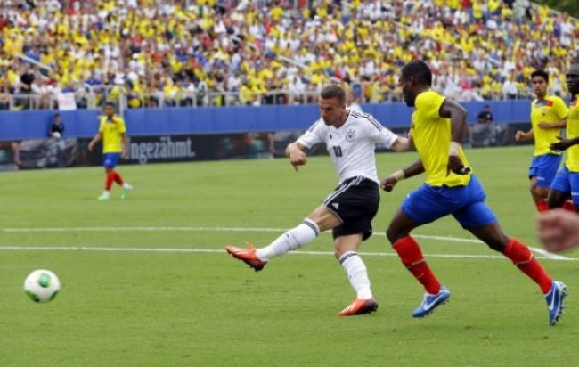 Video: Obávaný kanoniér Podolski dal gól v deviatej sekunde