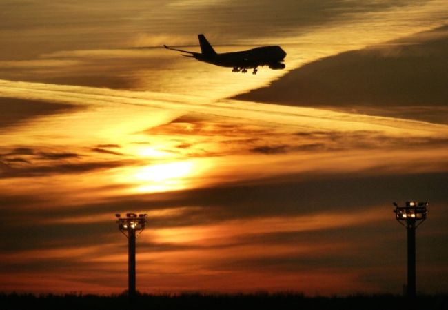 Muž sa ukryl v podvozku lietadla, počas letu zamrzol