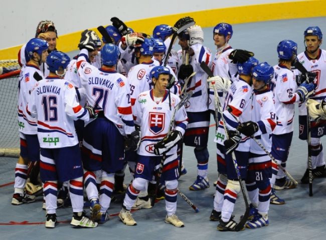 Slovenskí muži aj ženy postúpili do finále hokejbalových MS