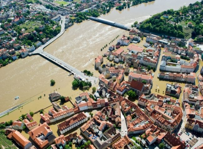 Labe prelomila hrádze, časť Magdeburgu je pod vodou