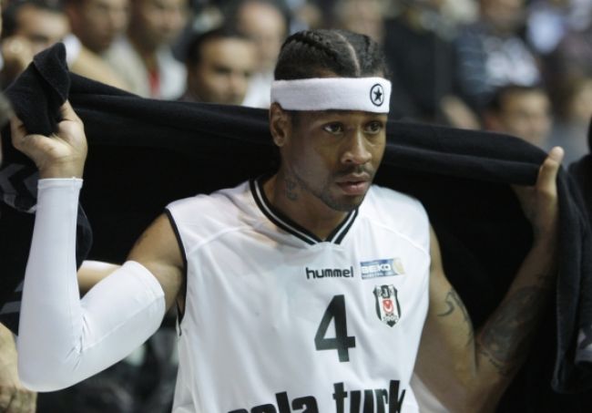 Basketbalista Iverson skončil na súde, neplatí alimenty