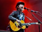 Organizátori koncertu Radiohead čelia žalobe za pád pódia